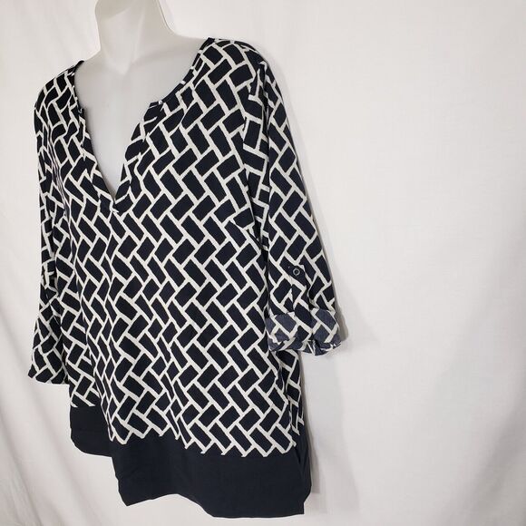 41 Hawthorn Womens Top Medium Black White Abstract 3/4 Roll Tab Sleeve V Neck - Picture 4 of 9